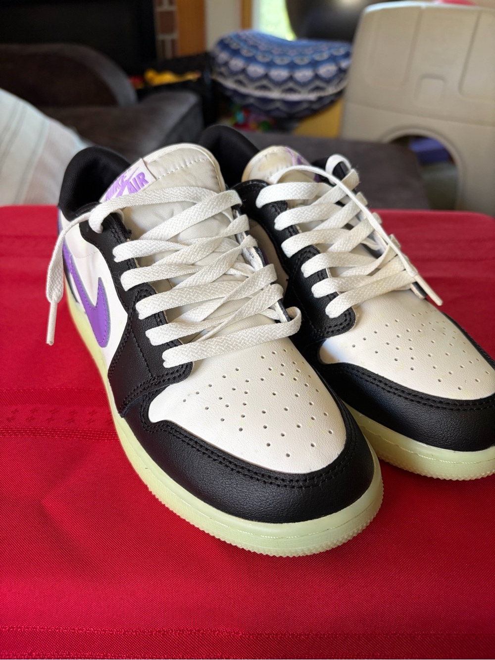 Nike Kids Low-Top Sneakers in White, Black & Purple
